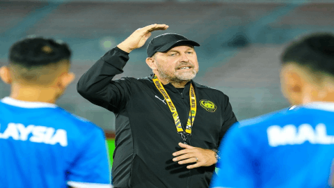 HLV ĐT Malaysia bị bắt gặp do thám tuyển thủ Việt Nam giữa bê bối nhập tịch